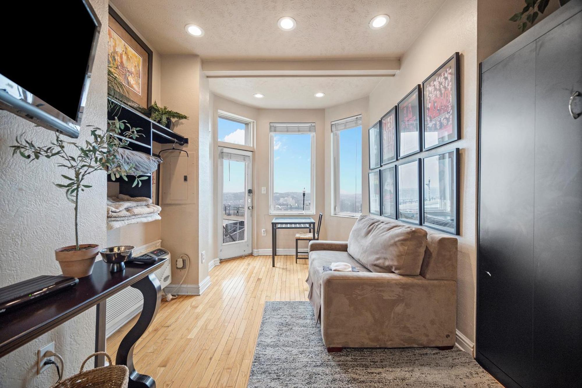 شقة Charming Studio-Panoramic View-Your Pittsburgh Sanctuary المظهر الخارجي الصورة