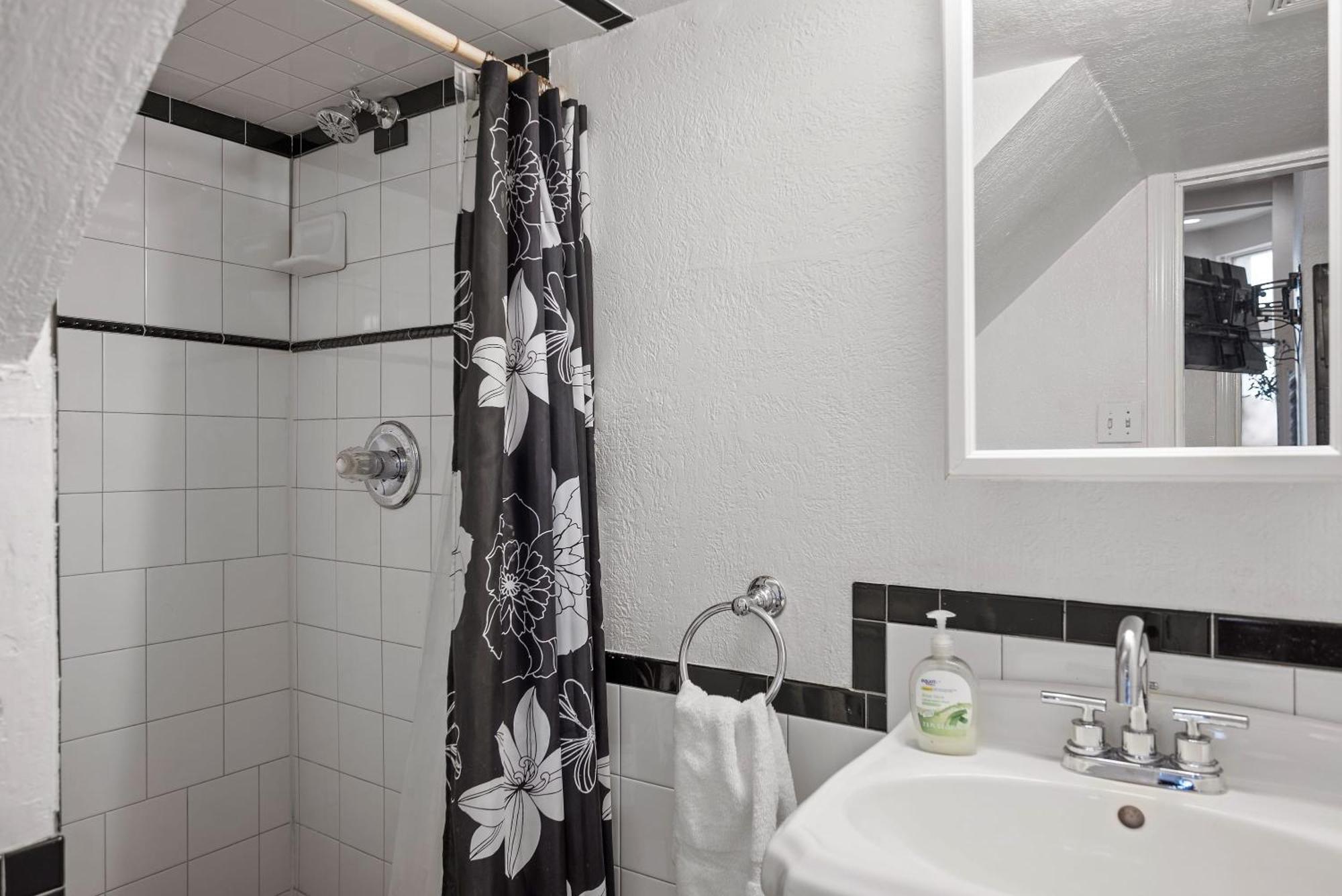 شقة Charming Studio-Panoramic View-Your Pittsburgh Sanctuary المظهر الخارجي الصورة