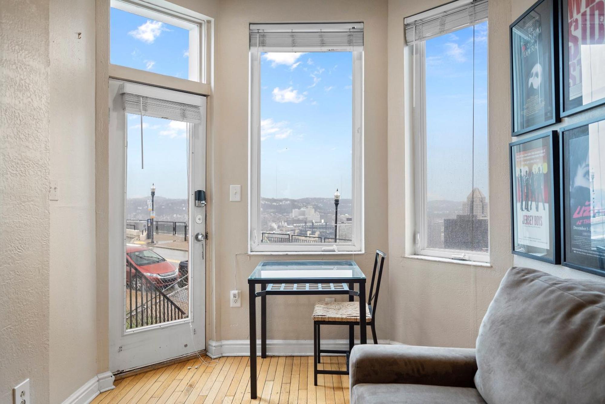 شقة Charming Studio-Panoramic View-Your Pittsburgh Sanctuary المظهر الخارجي الصورة